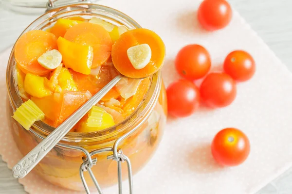 Tarro de vidrio con ragú de verduras — Foto de Stock