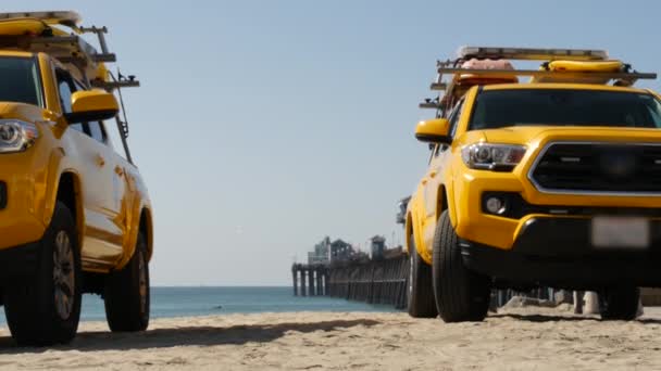 Gelber Rettungswagen Oceanside Beach Kalifornien Usa Rettungsschwimmer Der Küste Holen — Stockvideo