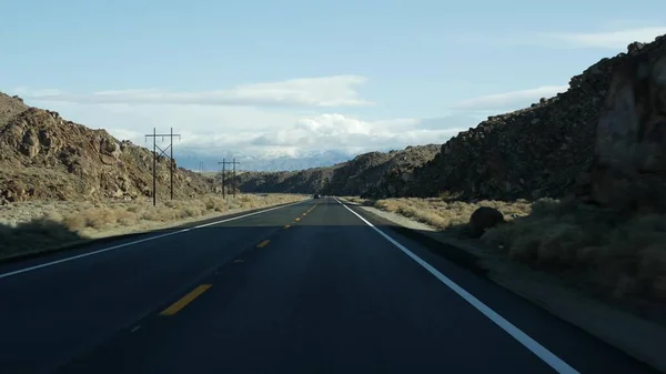 Road trip to Death Valley, driving auto in California, USA. Hitchhiking traveling in America. Highway, mountains and dry desert, arid climate wilderness. Passenger POV from car. Journey to Nevada — Stock Photo, Image