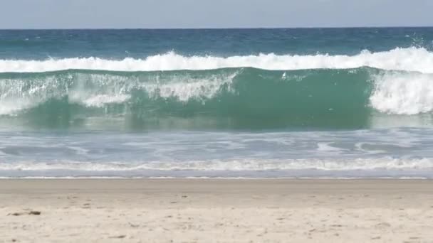 太平洋波涛汹涌,加利福尼亚海岸海景美.水面纹理和泡沫 — 图库视频影像
