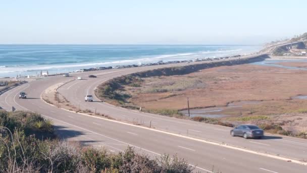 Pacific coast highway, Torrey Pines state beach, ocean waves, coastal California — Vídeo de Stock