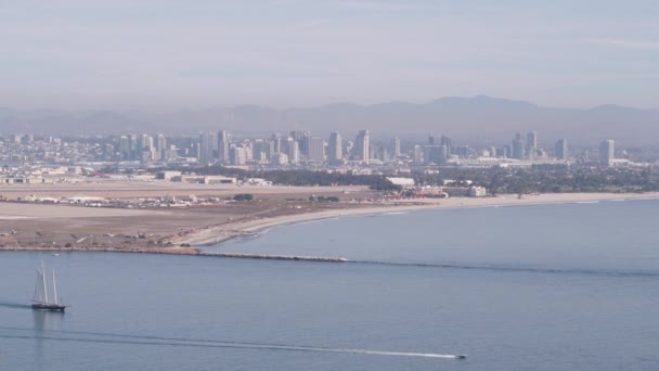 San Diego stadssiluett, stadsbilden i centrum, Kalifornien, Point Loma. Fregatt. — Stockvideo