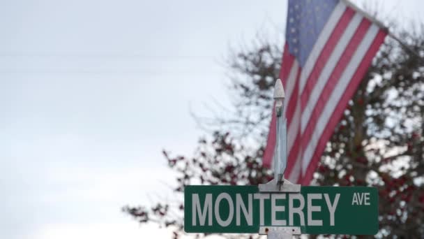 モントレーの道路標識、カリフォルニアシティストリートUSA 。観光地、歴史的首都 — ストック動画
