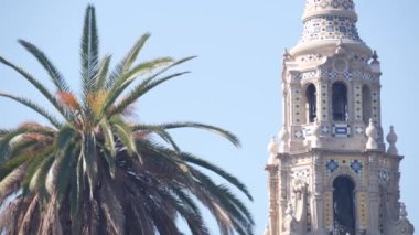 İspanyol sömürge canlandırma mimarisi, Bell Tower yardım, San Diego, Balboa Park