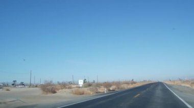 Petrol sahasında pompa valeleri, ABD. Petrol kuyularına ham fosil çıkarma ekipmanları