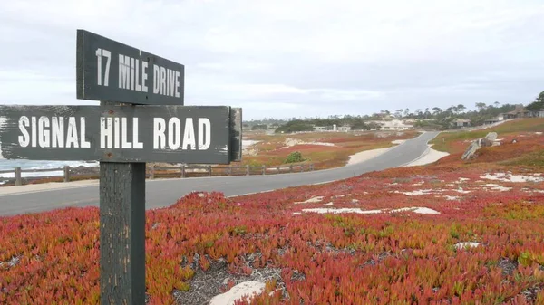Sahne 17 mil sürüş levhası, Monterey California. Okyanus kıyısı boyunca yolculuk.