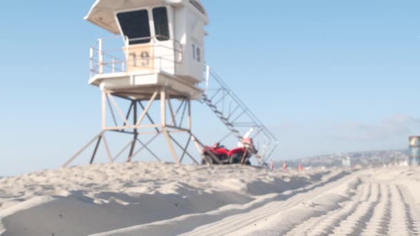 Lifeguard stand or life guard tower hut, surfing safety on California beach, USA — Stock Video