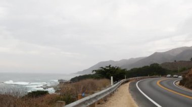 Pasifik kıyısı otoyolu 1, Cabrillo yolu okyanus boyunca, sisli Kaliforniya Big Sur ABD