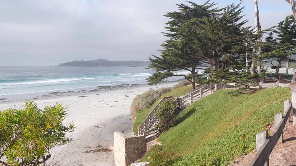 Ocean sandy beach, California coast, sea water wave crashing. Stairs or stairway — Stock Photo, Image