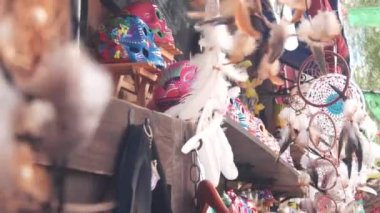 Meksikalı hatıralar, renkli boyalı kafatasları ve düş kapanı. Ölü Sembolü Günü