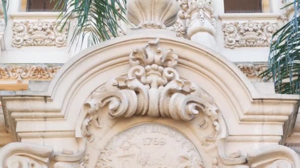 Arquitetura de renascimento colonial espanhol, barroco ou rococó, Balboa Park, San Diego — Vídeo de Stock