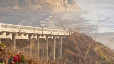 Pasifik kıyısı karayolu köprüsü, Torrey Pines plaj günbatımı, California yol gezisi