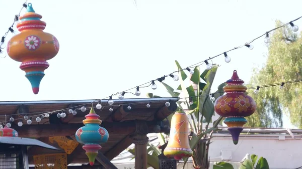 Mexicaanse kleurrijke inrichting voor vakantie, carnaval, feest of fiesta. Garland opknoping. — Stockfoto