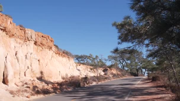 Torrey Pines State Park Road, natuurreservaat voor ecotoerisme, erosie. — Stockvideo