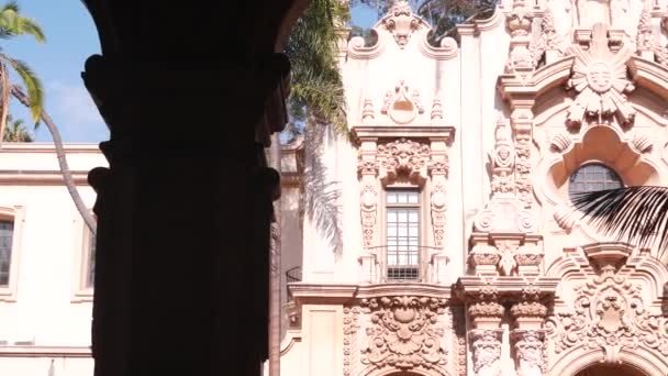 Hiszpańska architektura kolonialna, barokowa lub rokokowa, Balboa Park, San Diego — Wideo stockowe