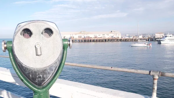 Monterey marina, Old Fishermans Wharf, California coast Binoculars tower viewer. — Stock Photo, Image