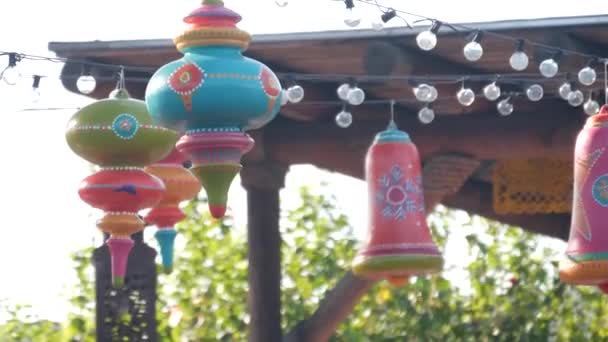 Decoração colorida mexicana para férias, carnaval, festa ou festa. Garland pendurado. — Vídeo de Stock