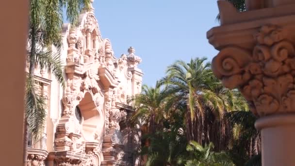 Spaanse koloniale opleving architectuur, barok of rococo, Balboa Park, San Diego — Stockvideo