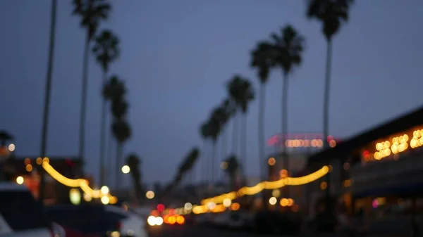 Palm trees in Ocean Beach, lights in twilight, California coast, San Diego, USA. — Stock Photo, Image