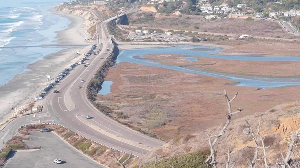 Pasifik kıyısı otoyolu 1, Torrey Pines eyalet plajı okyanus dalgaları, Kaliforniya seyahati