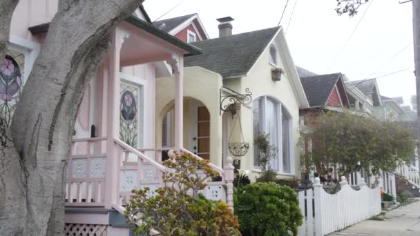 Vecchie case in stile vittoriano, Monterey storica, California. Architettura coloniale — Video Stock