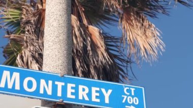 Monterey yol tabelası, California City Street USA. Turizm beldesi, tarihi sermaye