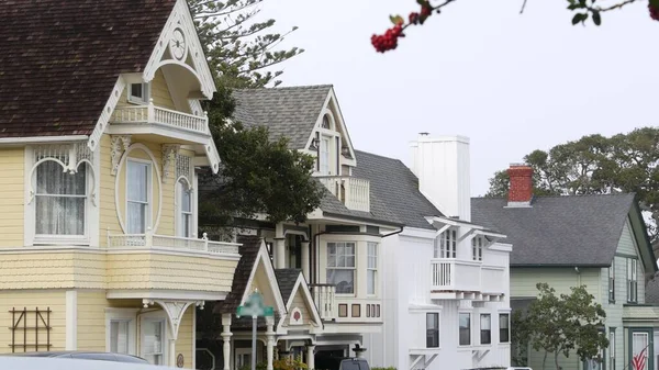 Eski Victoria tarzı evler, tarihi Monterey, California. Koloni mimarisi — Stok fotoğraf