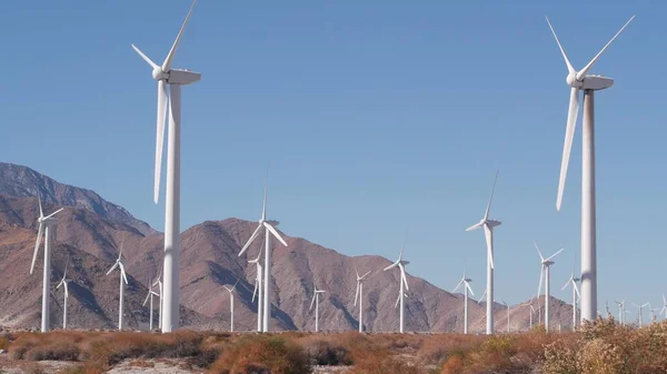 Windmills on wind farm, wind mill energy generators. Desert windfarm, USA. — Stock Photo, Image