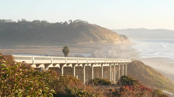 Pasifik kıyısı karayolu köprüsü, Torrey Pines plaj günbatımı, California yol gezisi