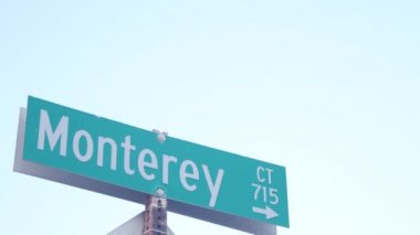 Monterey yol tabelası, California City Street USA. Turizm beldesi, tarihi sermaye
