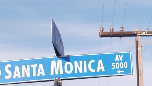 Santa Monica straatnaambord, Californië stad, USA. Toeristisch resort — Stockvideo