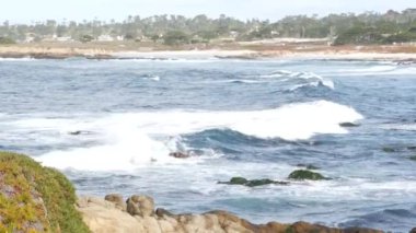 17 mil, Monterey, California. Banliyö gayrimenkulleri, okyanus kıyısındaki evler