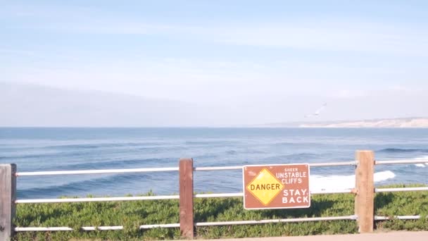 Ocean Waves Crashing Beach Bluff Jolla Shore Waterfront Promenade Καλιφόρνια — Αρχείο Βίντεο