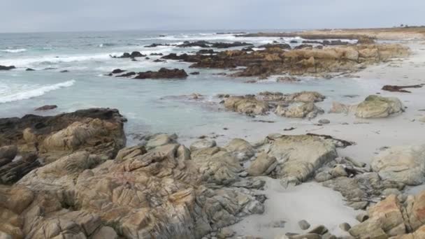 Rocky Craggy Pacific Ocean Coast Sea Water Waves Crashing Rocks — Vídeos de Stock