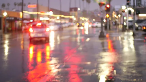 Autók Fényei Visszaverődnek Úton Esős Időben Esik Eső Város Utcájának — Stock Fotó