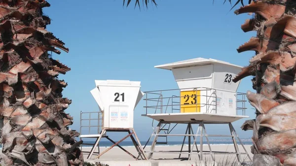 Strandwacht Palmboom Strandwachttoren Surfen Het Strand Van Californië Zomer Stille — Stockfoto