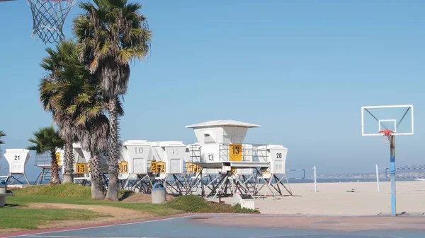 Palmen Und Basketballplatz Strand Kalifornische Küste Usa Streetball Spielplatz Ufer — Stockfoto