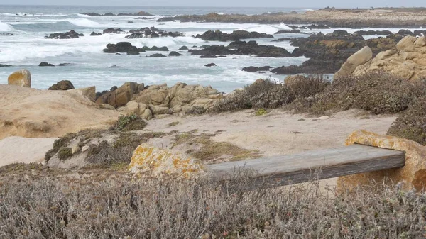 Felsige Zerklüftete Pazifikküste Meereswellen Die Auf Felsen Krachen Meilen Autofahrt — Stockfoto
