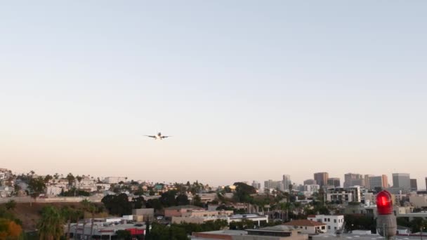 Avion Atterrissant Aéroport San Diego Californie États Unis Sous Avion — Video