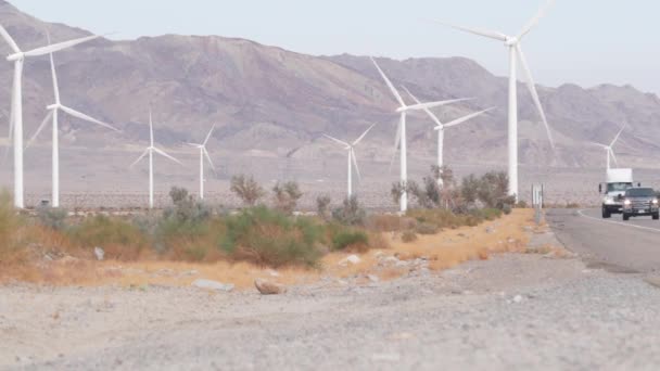 風車の回転 風力発電所や発電所 代替の緑再生可能エネルギー発電機 カリフォルニア砂漠Usaの産業分野 風力発電所の発電 クマイヤのエル セントロ — ストック動画