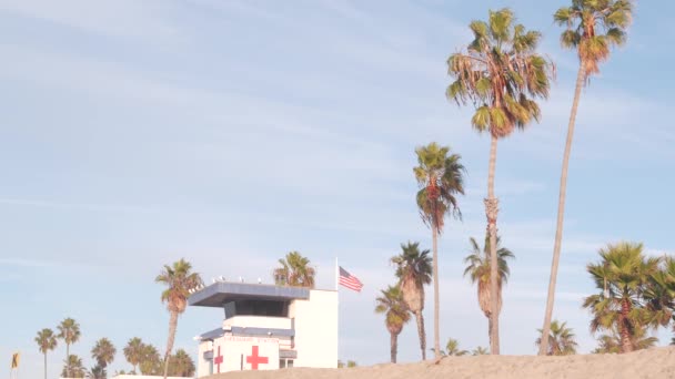 Rettungsschwimmständer Hütte Für Rettungsschwimmer Sicherheit Beim Surfen Strand Von Kalifornien — Stockvideo