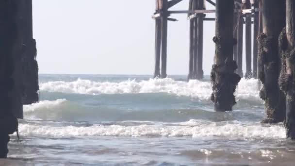 Wooden Crystal Pier Piles Ocean Beach Water Waves California Usa — Stock Video