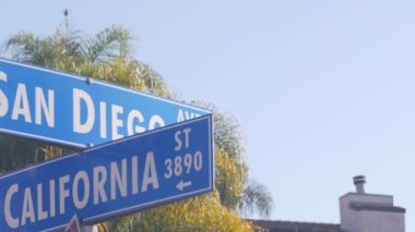 San Diego ve California caddelerinin kesiştiği yer, ABD kavşağı. Los Angeles yakınlarındaki rıhtım kenti, yaz tatilleri için sahil seyahatleri..