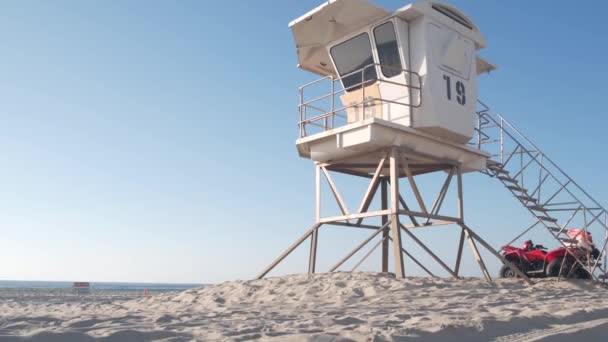Livvakt Monter Eller Livvakt Tornhydda Surfsäkerhet Kaliforniens Strand Usa Sommar — Stockvideo