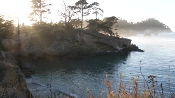 Rock Crag Klif Oceaangolven Baai Zeewater Big Sur Mijl Rijden — Stockvideo