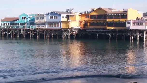 Kleurrijke Houten Huizen Palen Pilaren Pylonen Zeewater Historische Old Fishermans — Stockvideo