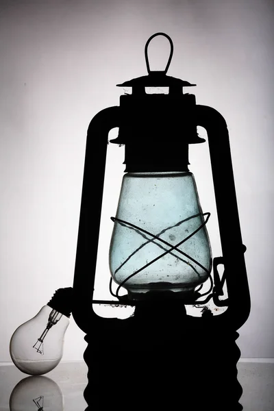Lámpara antigua, fin del mundo, un estudio de fotografía abstracto — Foto de Stock