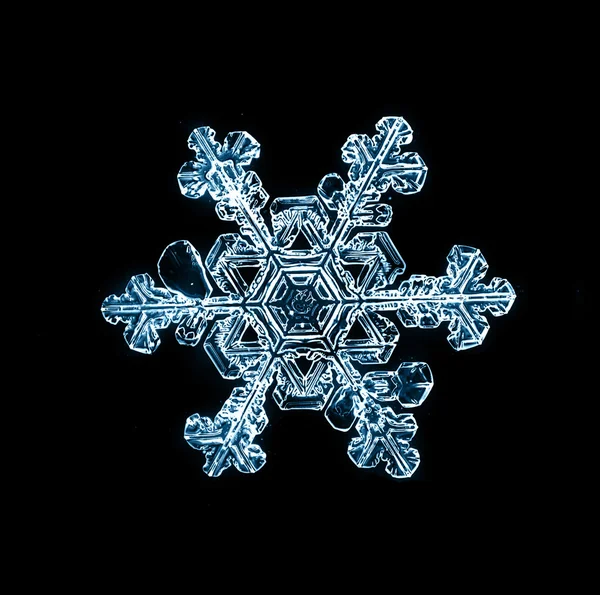 Snowflake isolated on a black background natural — Stock Photo, Image