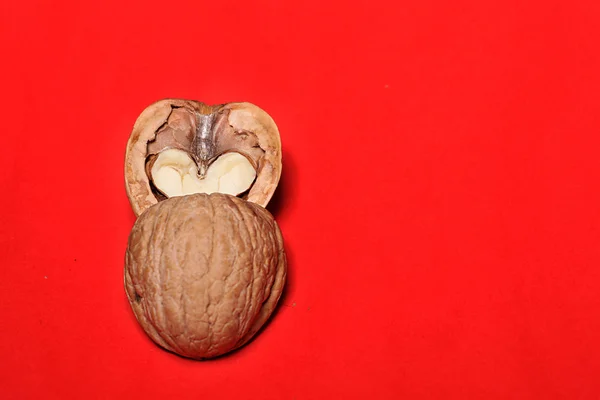 Nut has broken in half, the two halves of the heart on a background, a card for Valentines Day — Stock Photo, Image