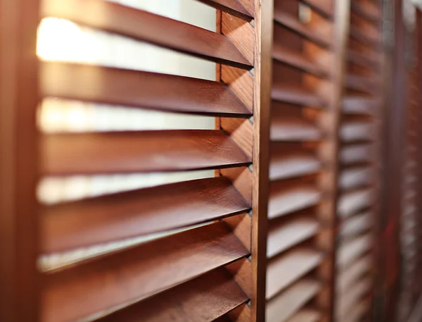 ahşap pencere kepenkleri yakın çekim